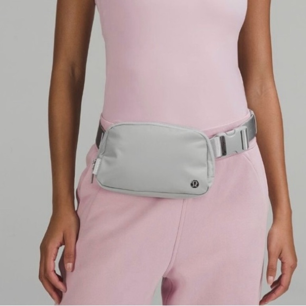 lululemon Everywhere Belt Bag Crossbody Extended Strap color Silver/Gray